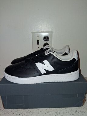 SIZE 9.5M, 11W - NEW BALANCE BB80. BLACK/WHITE.  BRAND NEW IN BOX.